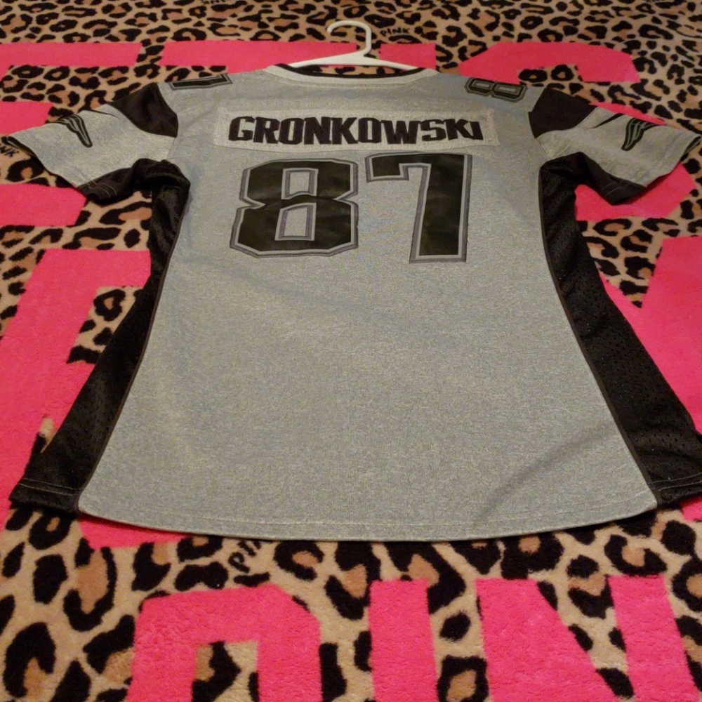 Gronkowski Jersey Runs at a Medium